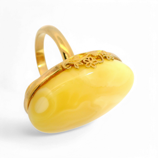 Anillo bañado en oro con ámbar amarillo