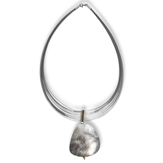 Collar con colgante de plata